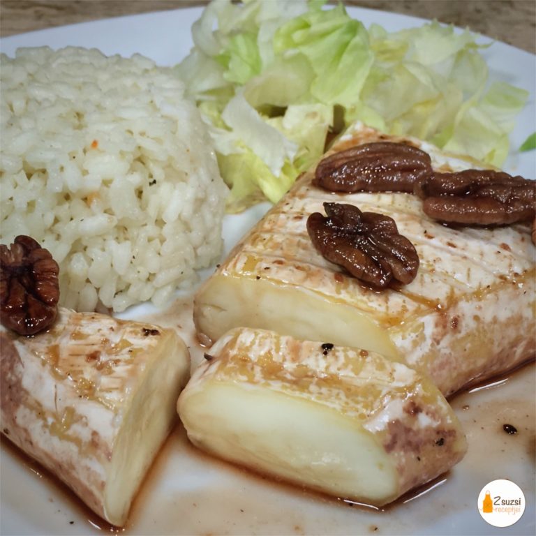 Brie sajt dióval és salátával