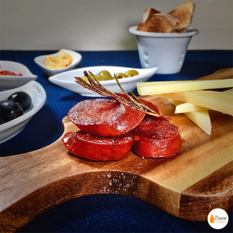 Rozmaringos sült chorizo tapas