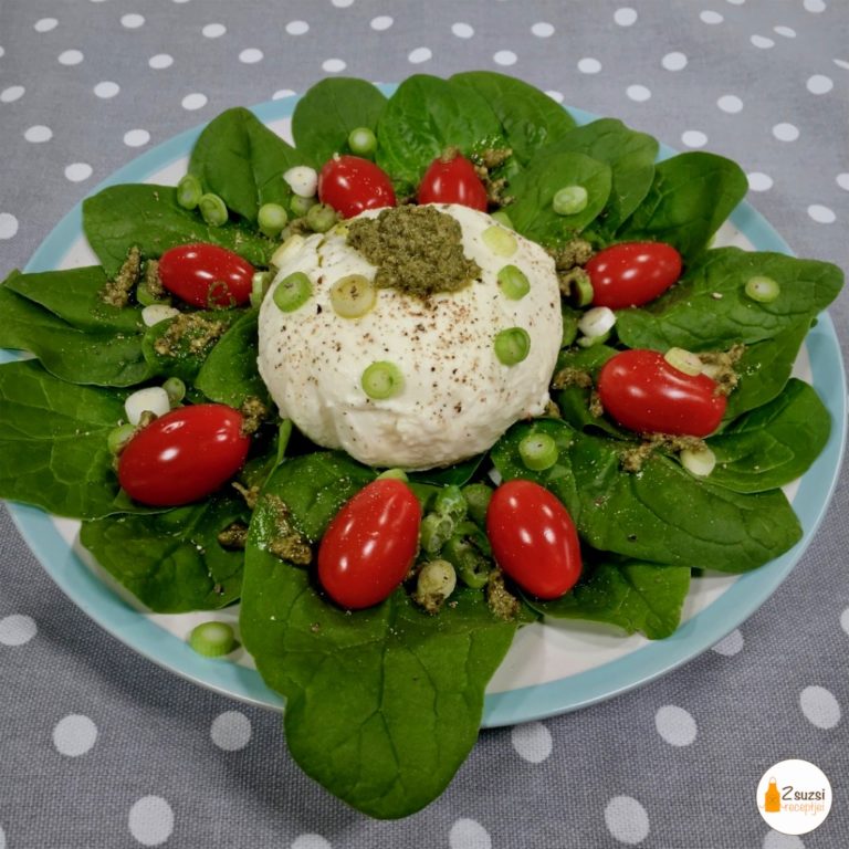 Spenótos mozzarella saláta pesztóval
